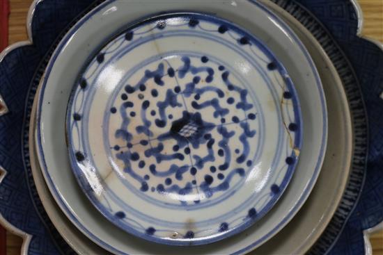 A quantity of mixed blue and white Chinese ceramics tallest 23cm